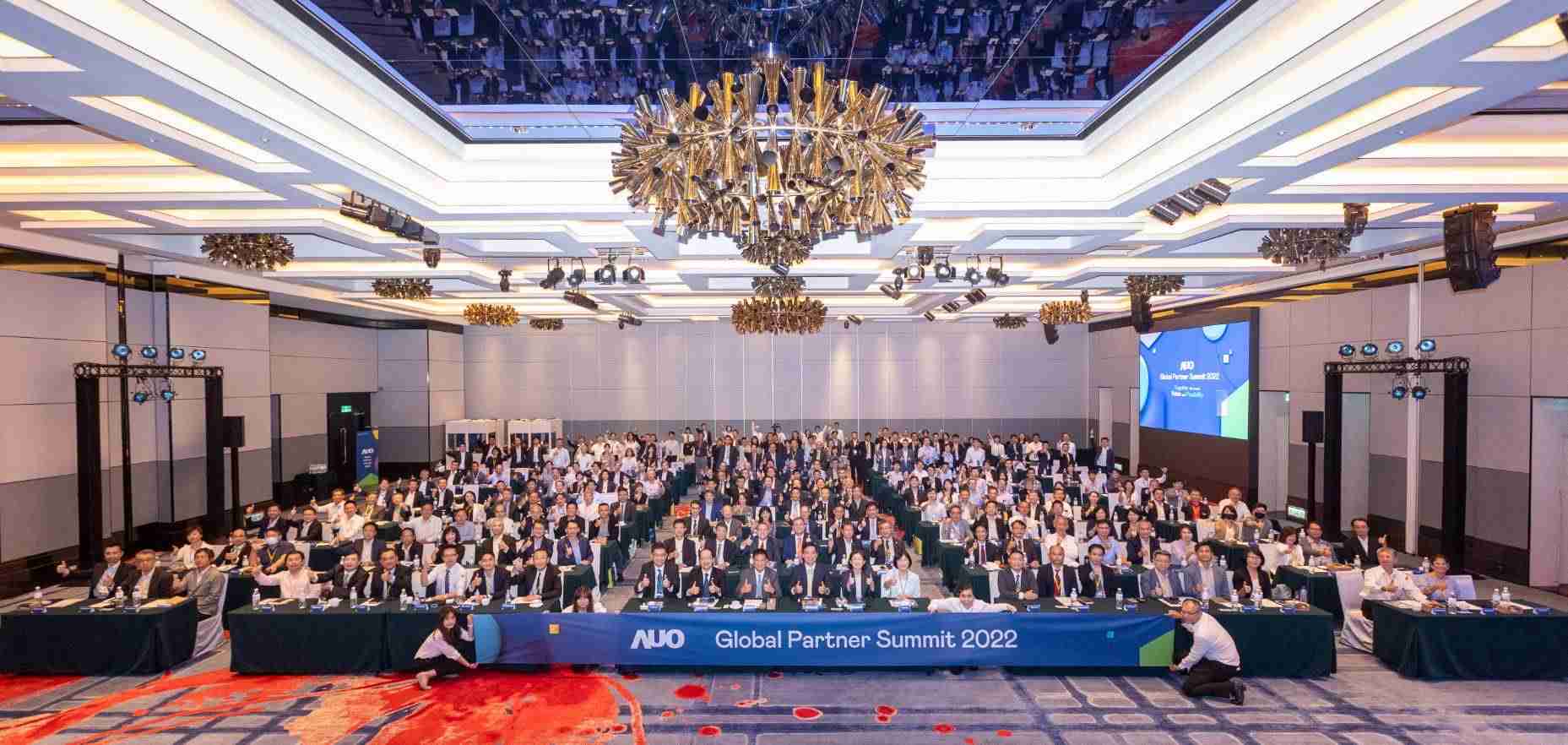 友達推動「安心、、創新、、、用心、、同心、、盡心」五星職旅，，，為菲籍員工打造全方位照護，，首度贏得「人權實踐與發展領袖獎」殊榮